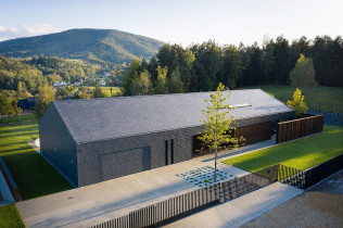 Сланцевый дом в живописных Бескидах.